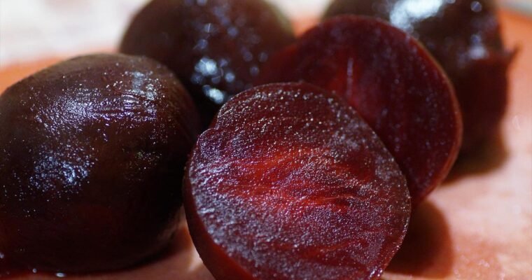 How to bake beets in the microwave